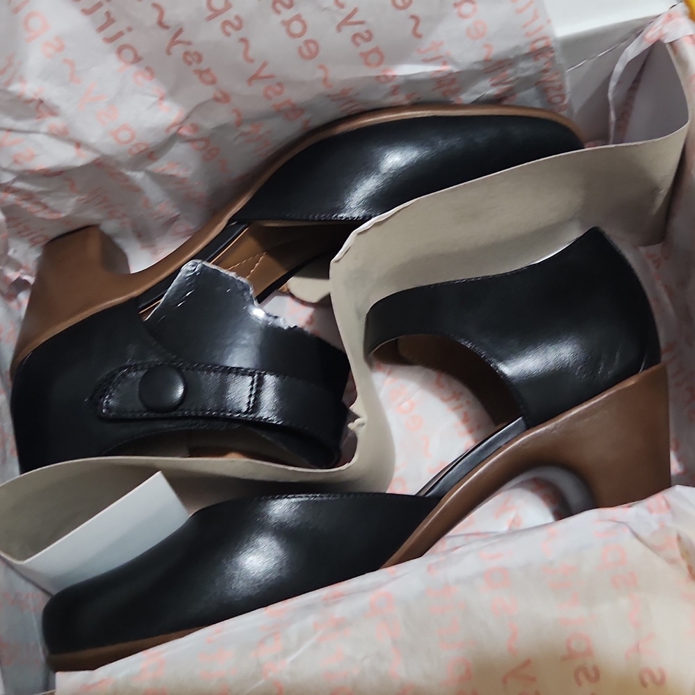 Shoes - Picture 4 of 4